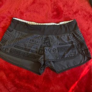 Black bag text print lululemon ‘speed up’ shorts